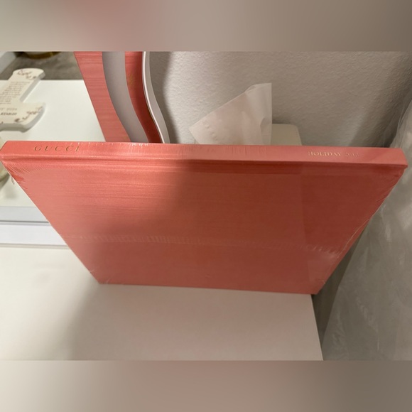 Gucci Holiday 2018 Coral Home Decorative Book - Picture 6 of 6